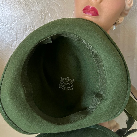 FUN-TASTIC VINTAGE OLIVE FUR FELT FEDORA WITH GROSGRAIN BAND + 2 FEATHER \